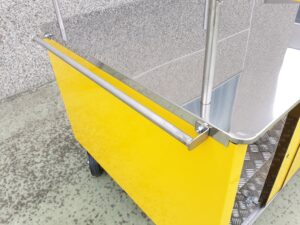 carretti a spinta giallo cargo-bike friggitoria street food
