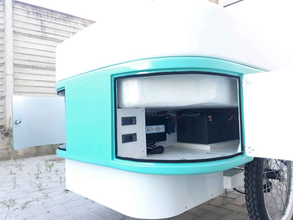 TRICICLO CARGO BIKE ITALY GELATERIA AUTONOMA