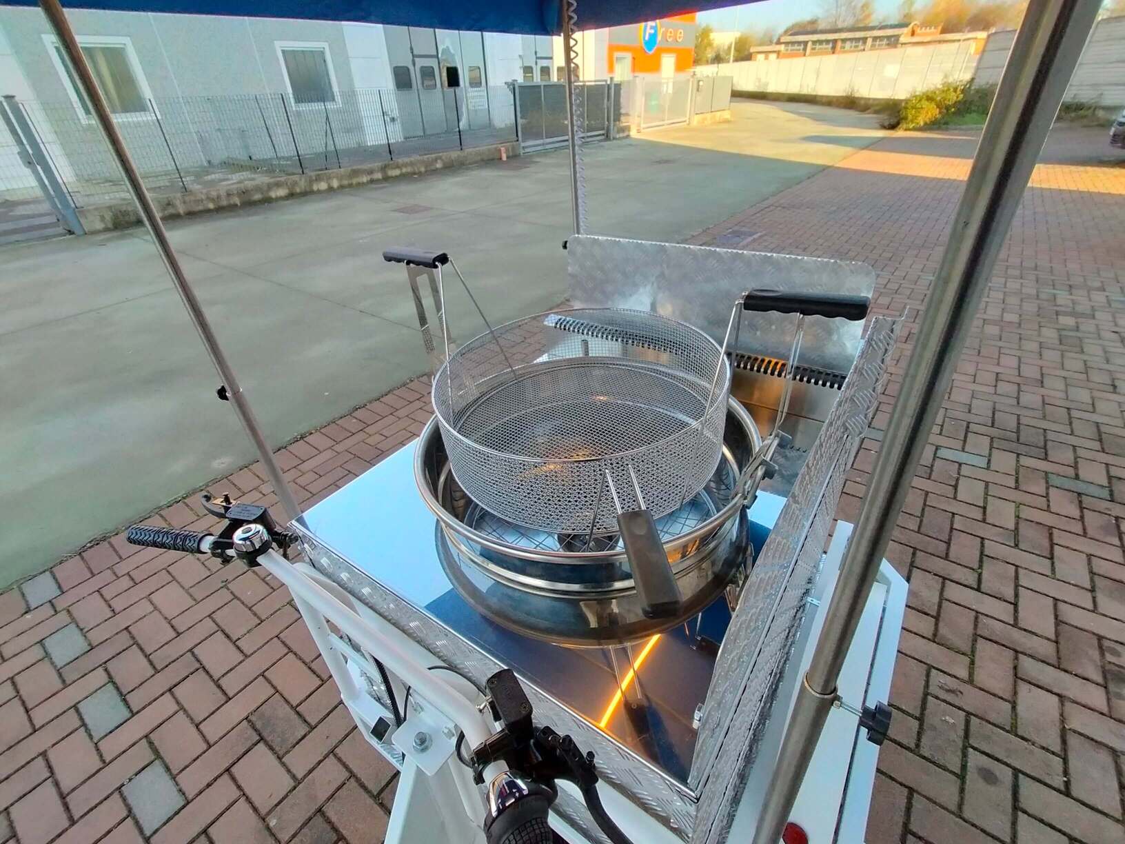 TRICICLO CARGO BIKE FRIGGITRICE CALDARROSTE
